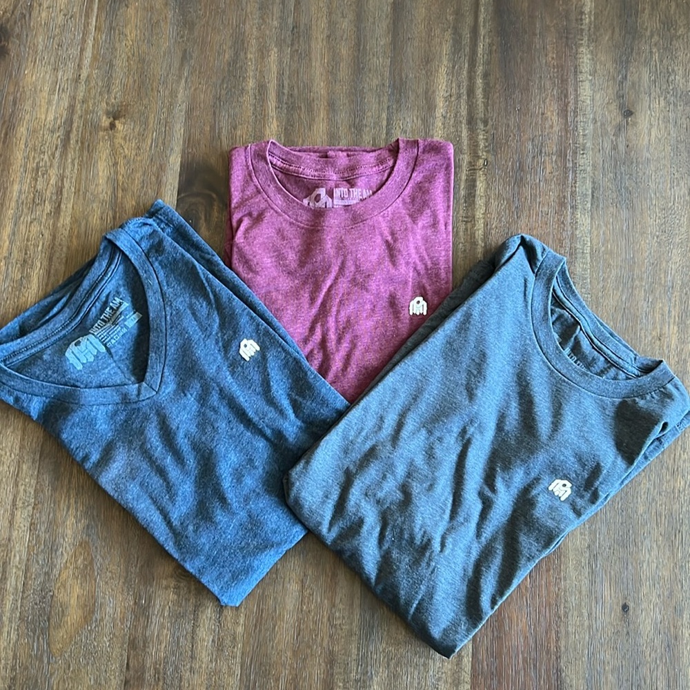 INTO THE AM basic t's Mens Size M, 2 crew, 1 v-neck, New
